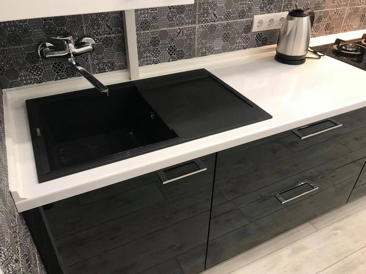 Modern Apartment 利沃夫 外观 照片